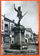 88 REMIREMONT Statue Du Volontaire Par Choppin Voiture Carte Vierge TBE - Remiremont