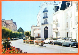 88 VITTEL Le Nouvel Hotel Et L'Hotel Central  Voitures CIM Carte Vierge TBE - Contrexeville