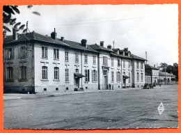88 THAON LES VOSGES  Le Collège Ecole  Dentelée Carte Vierge TBE - Thaon Les Vosges