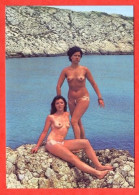 CP NU 2 Femmes Nues Bord Mer Nude Girl  Joies Du Naturisme Carte Vierge TBE - Pin-Ups