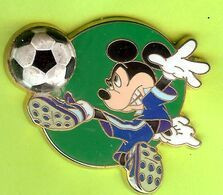 Pin's BD Disney Mickey Joue Au Football - 2A10 - Disney