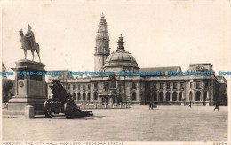 R672588 Cardiff. The City Hall And Lord Tredegar Statue. Photochrom. 1925 - Monde