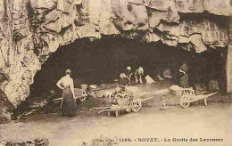 63 - Royat - La Grotte Des Laveuses - Animée - CPA - Voir Scans Recto-Verso - Royat