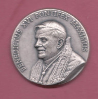 Medaglia, Mada-2006l-Obverse  Portrait Pope Benedictus XVI Pontifex Maximus. Reverse Primo Anno Di Pontificato. - Altri & Non Classificati