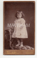 Cdv Photo " Petite Fille En Robe Sur Un Fauteuil  " L.PICCOLATI Lille - Alte (vor 1900)