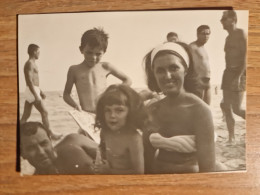 19593.  Fotografia D'epoca Donna Femme Al Mare Con Bambini 1967 Jesolo - 10,5x7,5 - Personnes Anonymes