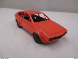 Miniature -1/43 Em -  Voiture    - SOLIDO  -   ALFETTA G T V   - - Solido