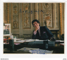 N°  1582  SIGNATURE SUR PAPIER 17X19cm  SUPPORT CARTON DE JACK LANG   TRES BON ETAT - Autres & Non Classés