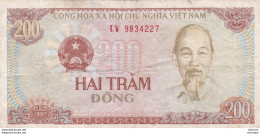 Viet Nam  200  Dong  Ce  Billet  A Circulé  Propre - Viêt-Nam