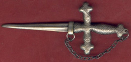 ** BROCHE  EPEE ** - Spille