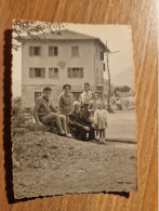 19605 Eb.  Fotografia D'epoca Gruppo Famiglia 1955 Bratto Castione Della Presolana Bergamo - 10x7 - Personnes Anonymes