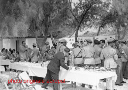 Banquet Sous Les Palmiers N°2 - Officiers Yougoslaves Des Forces UNEF I Au Sinaï Avec Des Invités, Egypte - 1er Mai 1962 - Guerre, Militaire
