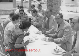 Banquet Sous Les Palmiers N°3 - Officiers Yougoslaves Des Forces UNEF I Au Sinaï Avec Des Invités, Egypte - 1er Mai 1962 - Krieg, Militär