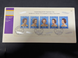 3-5-2024 (14) New Zealand FDC - 1977- Queen Elizabeth II M/s - FDC