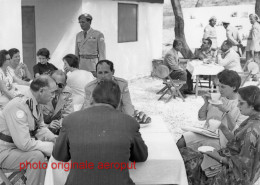 Banquet Sous Les Palmiers N°4 - Officiers Yougoslaves Des Forces UNEF I Au Sinaï Avec Des Invités, Egypte - 1er Mai 1962 - War, Military