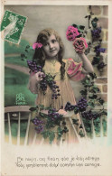 P7- ENFANTS-  PETITE FILLES AVEC DES RAISINS ET FLEURS CE RAISIN CES FLEURS QUE JE VOUS  ADRESSE VOUS SEMBLERONT DOUX - Portraits