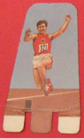 Plaquette Nesquik Jeux Olympiques. Podium Olympique. Igor Ter Ovanesian. Saut En Longueur. URSS. Tokyo 1964 - Tin Signs (vanaf 1961)