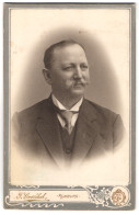 Fotografie F. Gröschel, Rumburg, Klostergasse, älterer Herr Im Portrait  - Personnes Anonymes