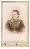 Fotografie Karl Drechsler, Rosenheim, Stollstrasse 8, Portrait Junge Dame Im Kleid Mit Kreuzkette  - Anonymous Persons