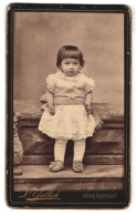 Fotografie L. Grillich, Wien-Währing, Hauptstrasse 17, Portrait Kleines Mädchen Im Hübschen Kleid  - Personnes Anonymes
