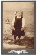 Fotografie O. Hentzschel, Dresden, Pestalozzistrasse 17, Kleines Mädchen Mit Puppe  - Personnes Anonymes