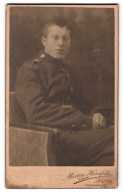 Fotografie Martin Herzfeld, Leipzig, Thomasgasse 4, Portrait Junger Soldat Brösel In Uniform Mit Brille  - Anonymous Persons