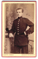 Fotografie Gustav Karsch, Dresden, Grosse Meissenerstr. 17, Portrait Junger Sächsischer Soldat In Uniform Rgt. 13  - Personnes Anonymes