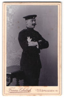 Fotografie Franz Ehrlich, Dresden, Königsbrückerstr. 105, Portrait Sächsischer Soldat In Uniform Mit Krätzchen  - Personnes Anonymes