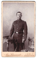 Fotografie Max Schimanski, Kiel, Holtenauerstr. 32, Portrait Soldat In Uniform Rgt. 85 Mit Schützenschnur Und Bajonett  - Personnes Anonymes
