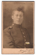 Fotografie Martin Herzfeld, Leipzig, Thomasgasse 4, Portrait Junger Soldat In Uniform Mit Brille  - Personnes Anonymes