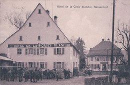 Bassecourt, Hôtel De La Croix Blanche, Armée Suisse, Cavalerie Devant Le Café, Les Dragons (9.4.1916) - Otros & Sin Clasificación