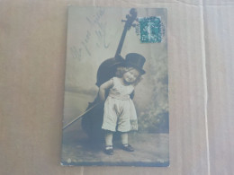 CPA -  AU PLUS RAPIDE -  CARTE PHOTO - BELLE FILLETTE AU VIOLONCELLE - VOYAGEE TIMBREE 1909 - Photographie