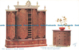 R675221 The Queen Dolls House. Wardrobe And Chest Of Drawers In The Queen Apartm - Monde