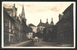 AK Dux / Duchcov, Strassenpartie Mit Kirche  - Tschechische Republik