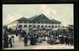 CPA Bourges, Un Jour De Marché  - Bourges