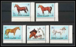303 - Fujeira MNH ** Mi N° 1538 / 1542 A Cheval (chevaux Horse Horses) Coin De Feuille  - Fujeira