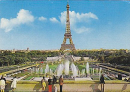 AK 215189 FRANCE - Paris - La Tour Eiffel - Eiffeltoren