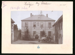 Fotografie Brück & Sohn Meissen, Ansicht Krögis, Auto Stoewer Auf Dem Hof Eines Gehöft's  - Lieux