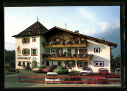 Cartolina Dorf Tirol /Meran, Pension Leimerhof Mit Parkenden Autos  - Andere & Zonder Classificatie