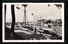 AK Ouistreham, Le Port, Leuchtturm  - Lighthouses