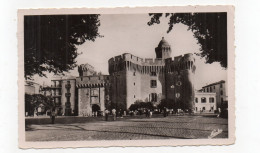 66 - PERPIGNAN - Le Castillet Et La Place De La Victoire - Vue D'ensemble - Animée - 1952 (M66) - Perpignan