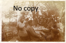 3 PHOTOS ALLEMANDES - OFFICIERS EN CANTONNEMENT ET CANON CONTRE AVION A HAUMONT PRES DE MOIREY - FLABAS MEUSE 1914 1918 - Krieg, Militär