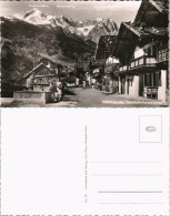 Garmisch-Partenkirchen Frühlingstrasse, Frau Am Brunnen, Berg Panorama 1960 - Garmisch-Partenkirchen