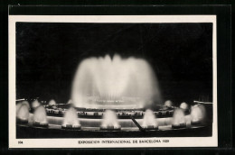 AK Barcelona, Exposicion Internacional 1929, Springbrunnen Bei Nacht  - Expositions