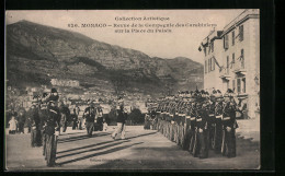 AK Monaco, Revue De La Compagnie Des Carabiniers Sur La Place Du Palais  - Andere & Zonder Classificatie