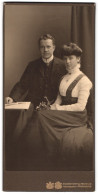 Fotografie Pieperhoff & Fendius, Magdeburg, Alte Ulrichstr. 14, Junges Ehepaar In Bester Sonntagsbekleidung  - Anonymous Persons