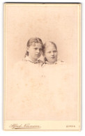 Fotografie Alfred Naumann, Leipzig, Dorotheenstrasse, Zwei Junge Mädchen In Hübscher Kleidung  - Anonieme Personen