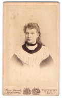 Fotografie Oscar Strensch, Wittenberg, Markt 14, Gutbürgerliche Frau Im Kleid  - Anonymous Persons