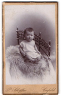 Fotografie P. Schiffer, Crefeld, Neue Linnerstrasse 74, Süsses Baby Auf Fell  - Anonymous Persons