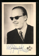 AK Musiker Wolfgang Sauer Mit Freundlichen Lächeln Und Sonnenbrille, Autograph  - Musik Und Musikanten